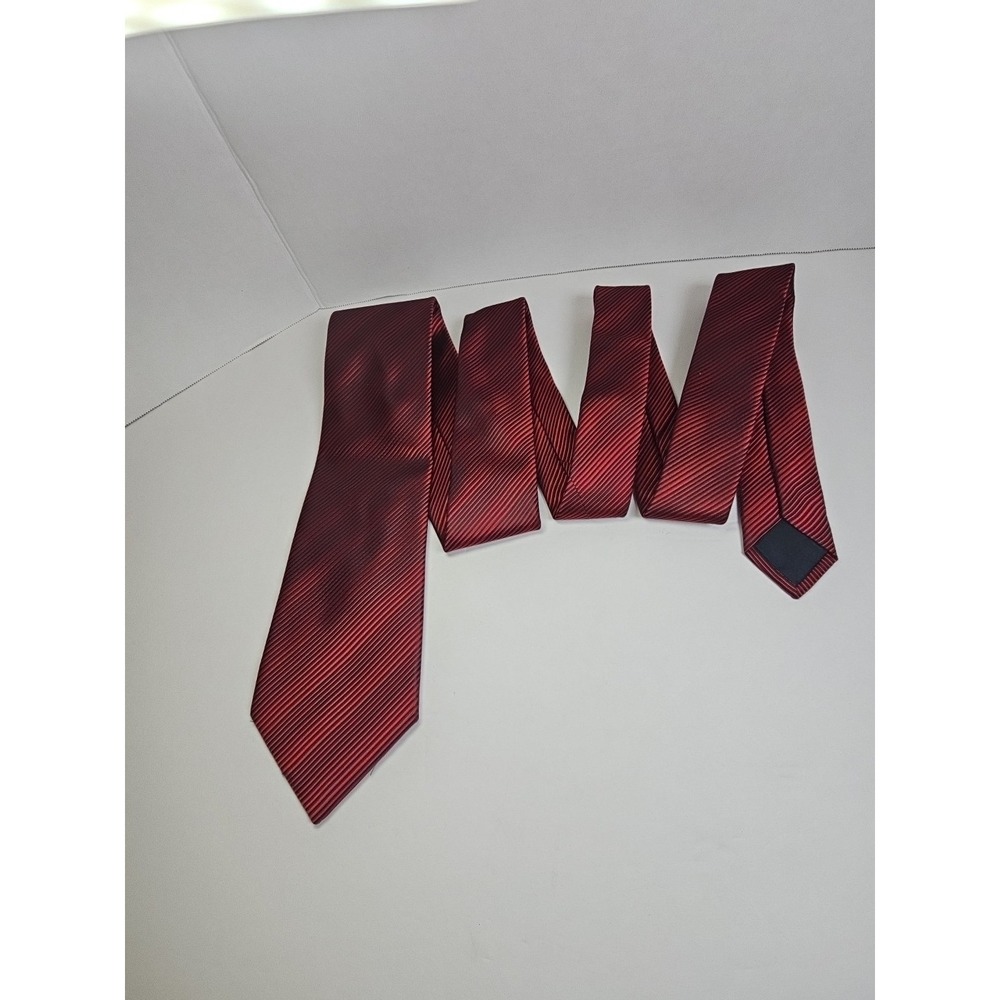 LANVIN Paris Men's 100% Silk Necktie‎ Red LUXURY Designer Tie - Picture 4 of 9